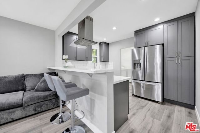 201 E 91st Street, Los Angeles CA: https://media.crmls.org/mediaz/7a040db0-1b41-42e2-ae42-a7d88195892e.jpg