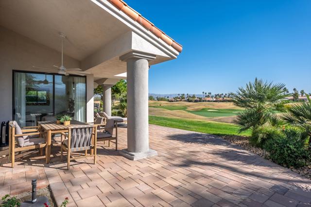 56300 Pebble Beach, La Quinta CA: https://media.crmls.org/mediaz/7a05b4b6-d215-4723-bbf8-f0a0f621c7f5.jpg