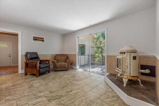 820 Comstock Road, Hollister CA: https://media.crmls.org/mediaz/7a06afdf-20d9-43e4-a268-cd9d4781bea4.jpg