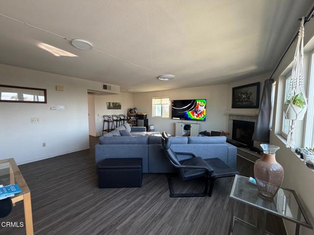 Detail Gallery Image 2 of 12 For 804 N Kenilworth Ave, Glendale,  CA 91203 - 3 Beds | 3 Baths