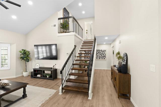 721 Woodmeadow Pl, Oakley CA: https://media.crmls.org/mediaz/7a06ce61-f60d-4633-aeb9-2c3ac71d44ce.jpg