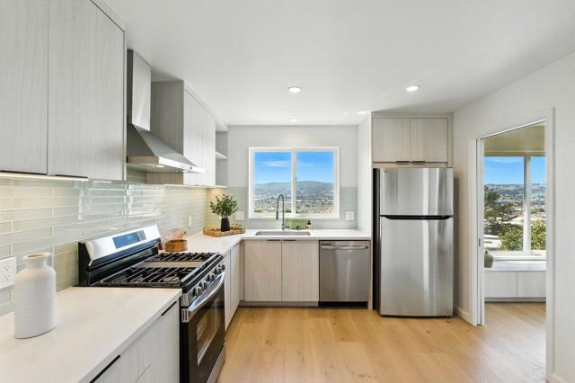 553 Diamond Avenue, South San Francisco CA: https://media.crmls.org/mediaz/7a074008-9735-485e-8722-1231ab6f0591.jpg