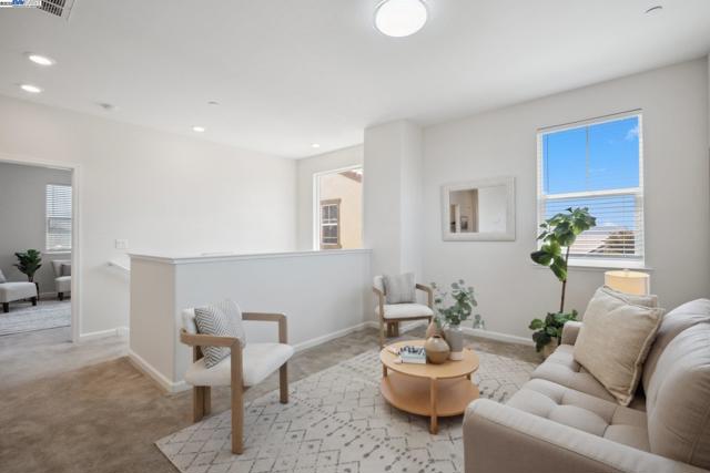 1109 Marsala Cir, Salinas CA: https://media.crmls.org/mediaz/7a07b8e9-f61d-4935-af40-9de3463dd900.jpg