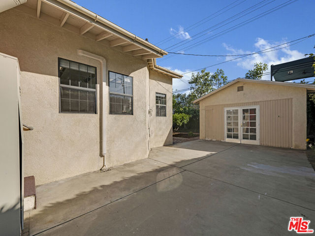 4215 Mentone Avenue, Culver City CA: https://media.crmls.org/mediaz/7a08c677-a6cf-4b5a-9c1a-605453e04381.jpg