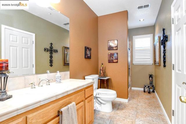 596 Toscanna Court, Brentwood CA: https://media.crmls.org/mediaz/7a090ae2-89ff-424a-898b-ec7f7a53ae26.jpg