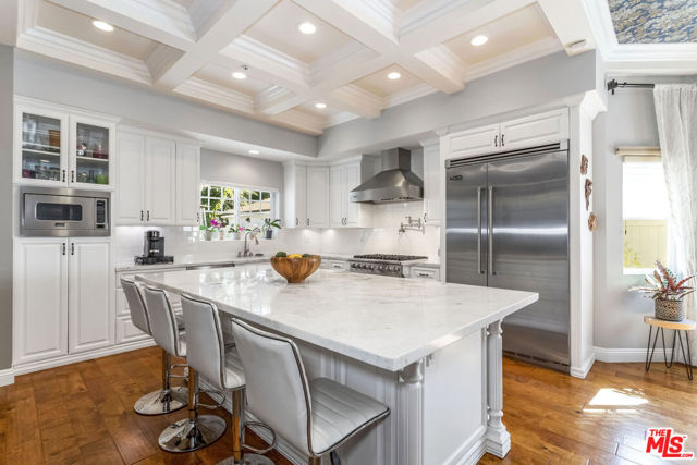 4728 Vesper Avenue, Sherman Oaks CA: https://media.crmls.org/mediaz/7a09547c-c9e4-4eec-bce2-6dd71aeb2b46.jpg