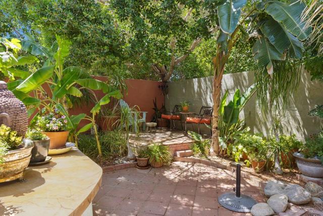 901 S Calle Tomas, Palm Springs CA: https://media.crmls.org/mediaz/7a09dfca-555b-49d6-8977-3b76efb32b3b.jpg