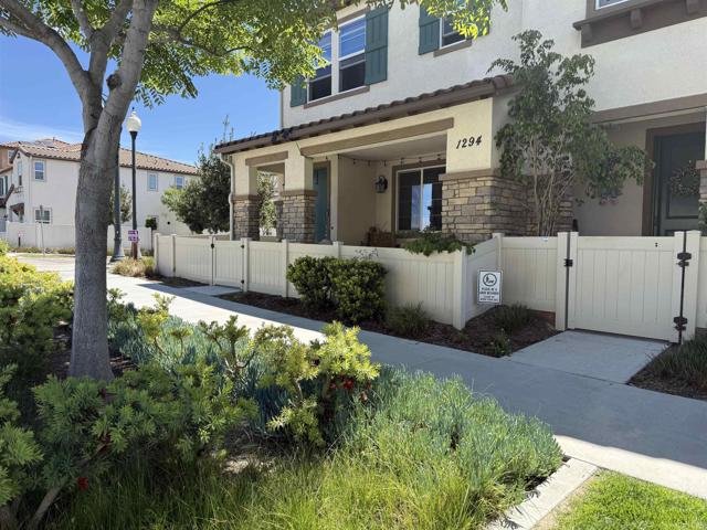 Detail Gallery Image 3 of 16 For 1294 Santa Victoria Rd #2,  Chula Vista,  CA 91913 - 3 Beds | 2/1 Baths