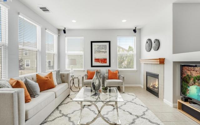 6217 Byron Ln, San Ramon CA: https://media.crmls.org/mediaz/7a0b43f5-0e48-4976-84cb-577f36525791.jpg