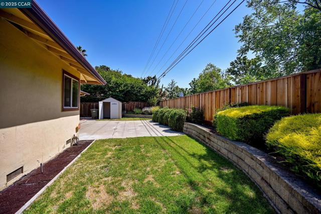 1236 Sherlock Way, Concord CA: https://media.crmls.org/mediaz/7a0b4c21-eb13-4de7-a9b6-bccd7d802069.jpg