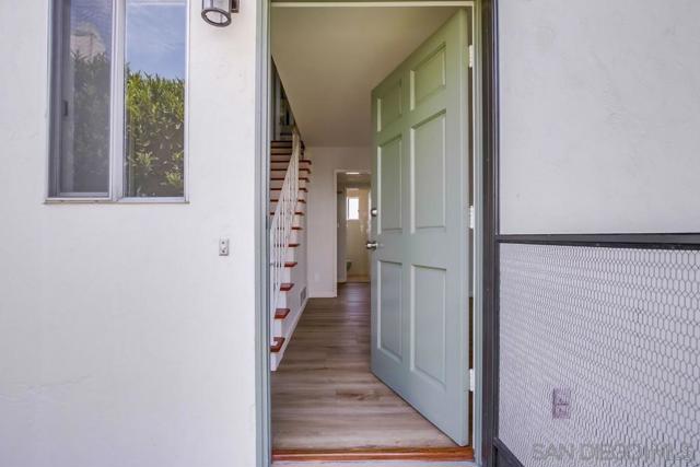 349 G Avenue, Coronado CA: https://media.crmls.org/mediaz/7a0b6e91-0261-4499-8d51-27e71a3f4b46.jpg