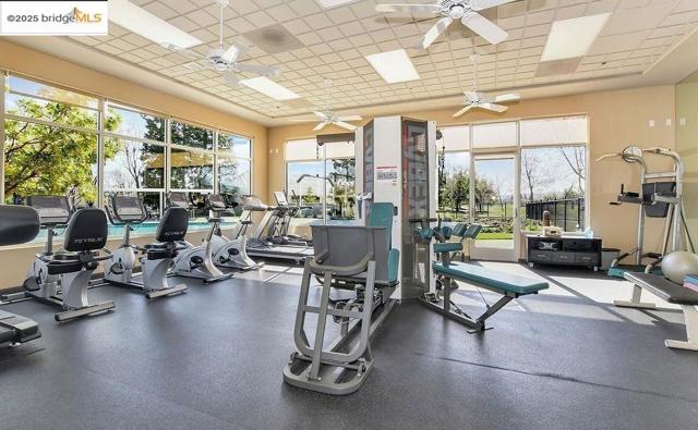540 Central Park Pl, Brentwood CA: https://media.crmls.org/mediaz/7a0ba325-90cf-4c32-87fa-f3b1956f924f.jpg