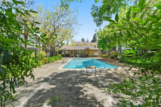 2575 Easton Way, San Jose CA: https://media.crmls.org/mediaz/7a0c11e6-c1e0-4cbb-85cb-be157b0b7431.jpg