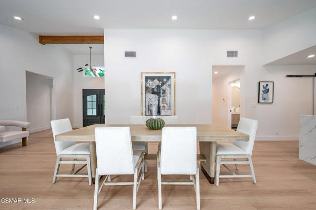 674 Lautrec Court, Thousand Oaks CA: https://media.crmls.org/mediaz/7a0c3e1a-d72c-441a-ab96-4c9b985d4e04.jpg