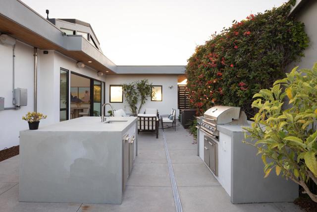 2900 E Cliff Drive, Santa Cruz CA: https://media.crmls.org/mediaz/7a0c7cd3-db14-48a4-931e-78b287aa3a58.jpg