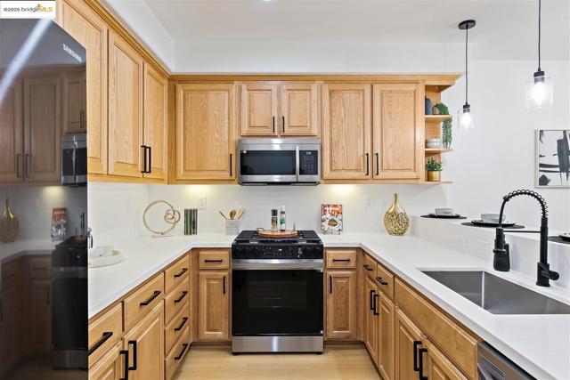 4153 Clarinbridge Cir, Dublin CA: https://media.crmls.org/mediaz/7a0d7c21-14e1-44ec-b5bc-14e5045f85ac.jpg