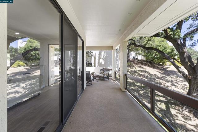 1285 Avenida Sevilla, Walnut Creek CA: https://media.crmls.org/mediaz/7a0dbe8f-16b0-4ab0-9a72-b0988669c7e0.jpg