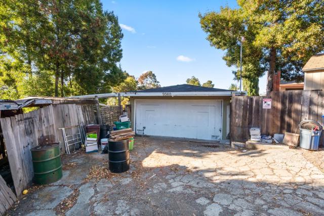 9560 Alcala Avenue, Oakland CA: https://media.crmls.org/mediaz/7a0e48bc-534d-41a0-8c05-18fdd01ae65a.jpg