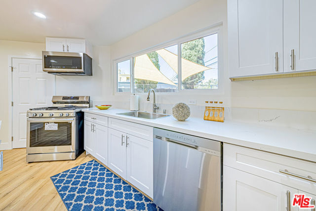 5633 La Mirada Avenue, Los Angeles CA: https://media.crmls.org/mediaz/7a0f013f-4ee8-440f-b255-b34253306052.jpg