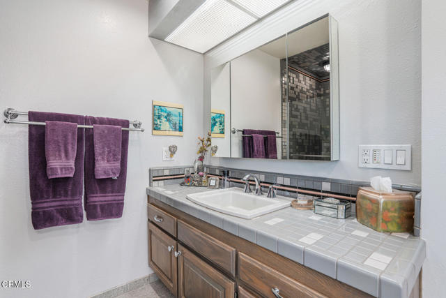 5114 Marlin Way, Oxnard CA: https://media.crmls.org/mediaz/7a0f4695-f597-415b-829a-cb74ca2309d0.jpg