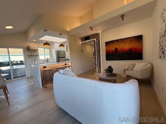 4043 Utah St, San Diego CA: https://media.crmls.org/mediaz/7a0fe646-f2dc-4e12-990a-0563313bf8c8.jpg