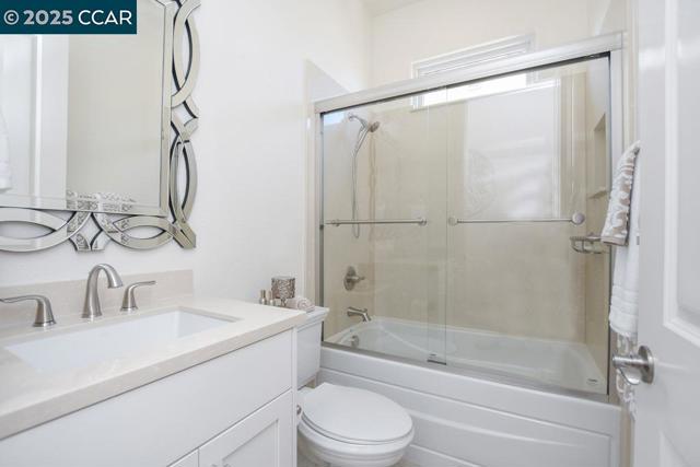 1746 Veneto Ln, Brentwood CA: https://media.crmls.org/mediaz/7a10b56c-c9ef-4ac1-b53b-2931c341638f.jpg