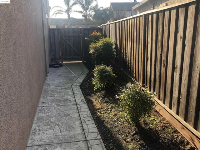 5666 Arcadia Cir, Discovery Bay CA: https://media.crmls.org/mediaz/7a10c94f-b8fe-45e1-bc5e-2409fc5eab94.jpg