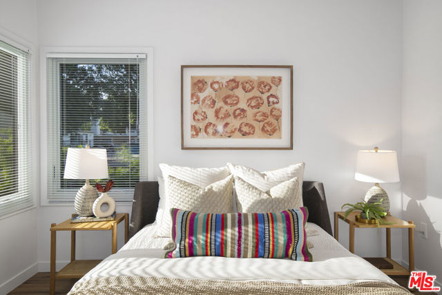 3744 Redwood Avenue, Los Angeles CA: https://media.crmls.org/mediaz/7a10cbda-2cf7-4eb7-8482-0c63fc51fd06.jpg