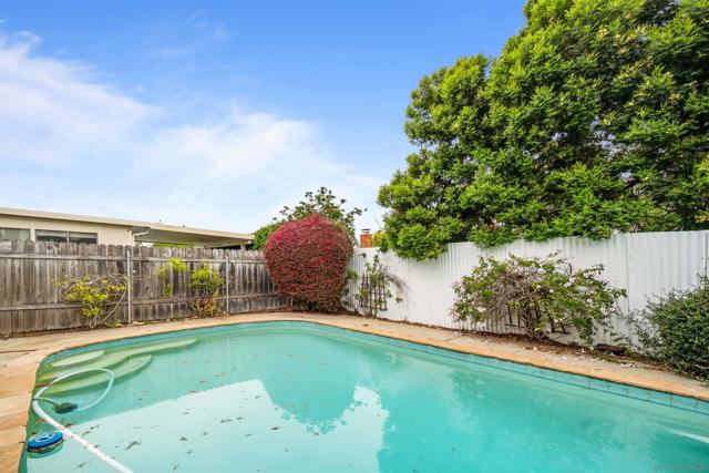 6734 Barnhurst Dr, San Diego CA: https://media.crmls.org/mediaz/7a112f0b-0ab6-4115-b2aa-96cd9112cdd3.jpg