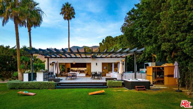 27120 Sea Vista Drive, Malibu CA: https://media.crmls.org/mediaz/7a113467-535d-4b07-a7e1-d8f4c0fd2516.jpg