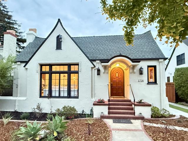 1728 Cambridge Dr, Alameda CA: https://media.crmls.org/mediaz/7a1176a1-d7c4-4361-a385-92146b36b3ca.jpg