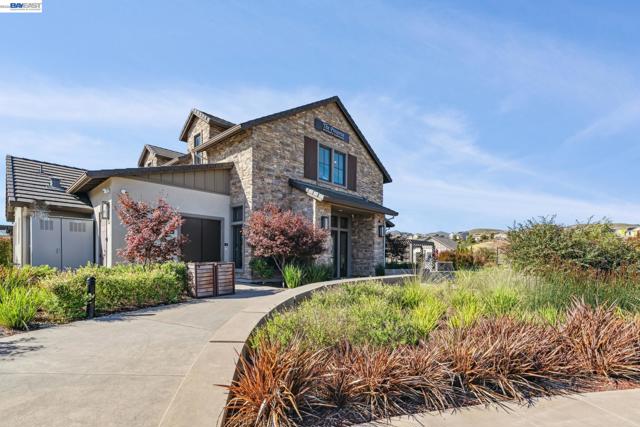 57109 Via Vicenza, San Ramon CA: https://media.crmls.org/mediaz/7a11f61f-001f-4011-823d-8370b1c154ee.jpg