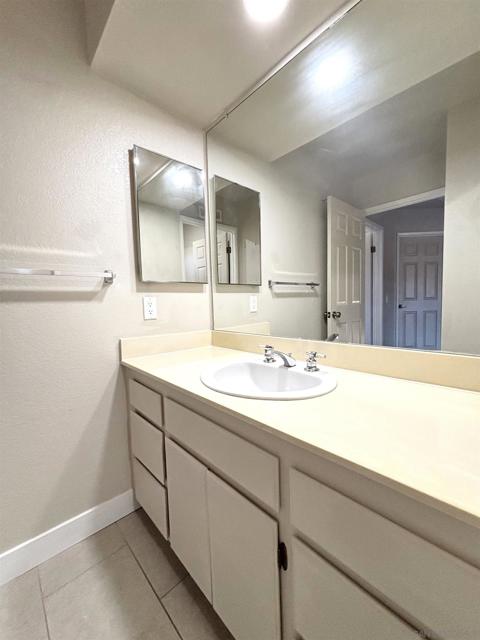 672 Chateau Place, Escondido CA: https://media.crmls.org/mediaz/7a12bd51-bee0-4f4a-bcec-febb428c9e44.jpg