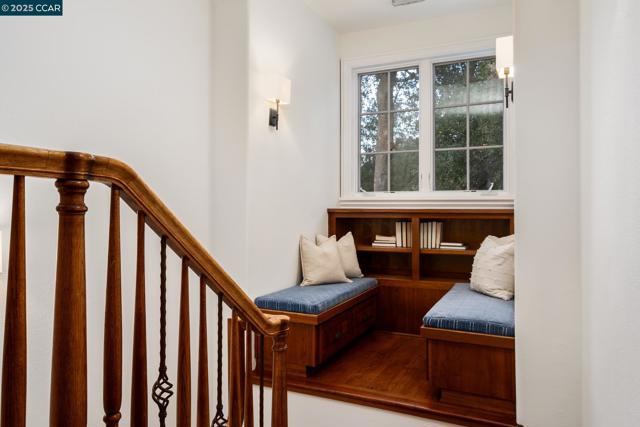45 Lark Pl, Alamo CA: https://media.crmls.org/mediaz/7a12f901-99da-4458-97cb-4e630f8f97d8.jpg
