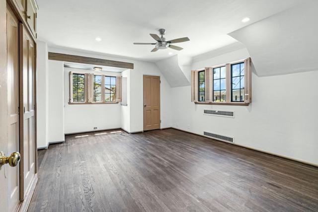 8 Los Laureles Avenue, Salinas CA: https://media.crmls.org/mediaz/7a131e86-73ed-4f33-8ca3-265d08f400ae.jpg