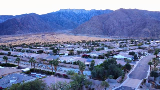 1002 Alta Cresta, Palm Springs CA: https://media.crmls.org/mediaz/7a13cc23-d248-4586-a2a4-b650422dcb60.jpg
