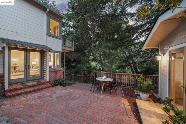1301 Mountain Blvd, Oakland CA: https://media.crmls.org/mediaz/7a13d902-2dcf-4af9-be17-63dc4d0fc2e2.jpg