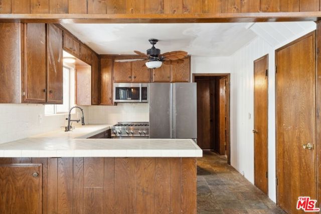 286 S Fairway Drive, Lake Arrowhead CA: https://media.crmls.org/mediaz/7a15f3f6-0563-4e4f-96cc-97a653bbb216.jpg