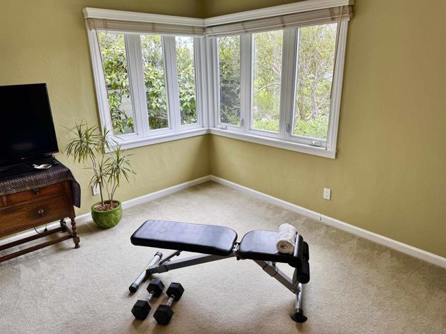 548 Tarento Dr, San Diego CA: https://media.crmls.org/mediaz/7a161ef5-df3c-4c3a-a12f-e23e1904983f.jpg