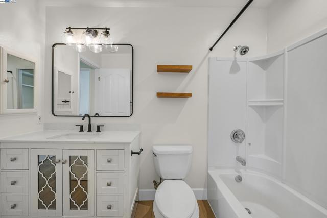 992 Del Norte Dr, Livermore CA: https://media.crmls.org/mediaz/7a16f34c-30f8-443c-afe3-f38ed12721d4.jpg