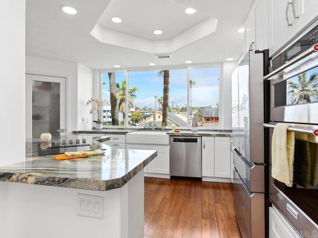 Detail Gallery Image 5 of 36 For 901 S Pacific St #302,  Oceanside,  CA 92054 - 3 Beds | 2/1 Baths