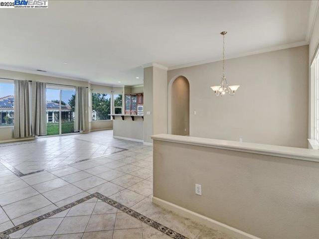 507 Arlington Dr, Rio Vista CA: https://media.crmls.org/mediaz/7a17900f-4a7d-456a-888f-27ef42152faa.jpg