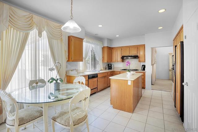 778 Avenida De La Barca, Chula Vista CA: https://media.crmls.org/mediaz/7a17bbbd-1ab4-4c51-86f1-26337e88c2fb.jpg