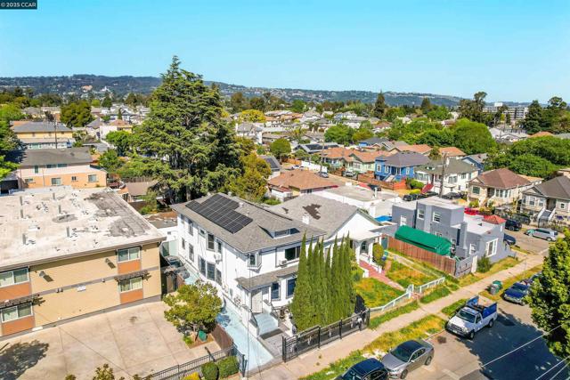2510 E 21st ST, Oakland CA: https://media.crmls.org/mediaz/7a190157-891e-4bb8-adfa-d538e71d7a9a.jpg