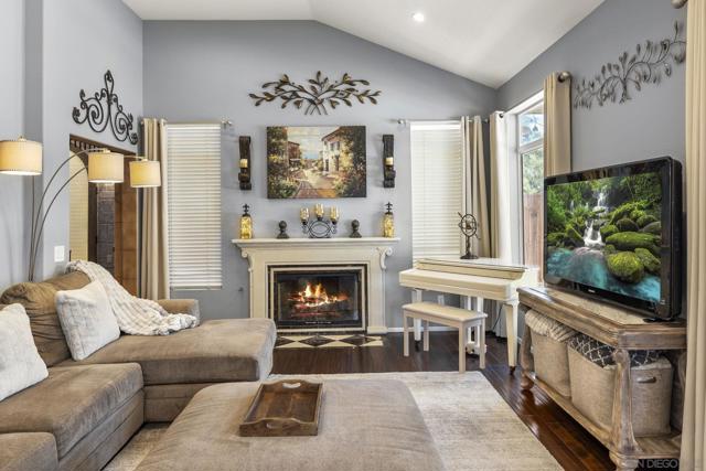 838 Masters Dr, Oceanside CA: https://media.crmls.org/mediaz/7a19e15e-1406-4111-b08b-01e91a1d2b15.jpg