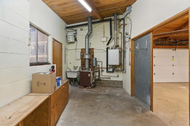 18009 Laird Court, Castro Valley CA: https://media.crmls.org/mediaz/7a19e774-0f88-44dd-9b56-99685ad4cb29.jpg