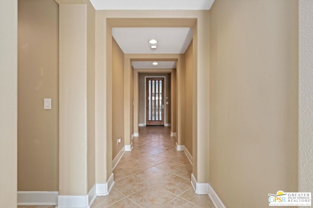 https://media.crmls.org/mediaz/7a1a7d77-c01d-4b62-bbdb-485ca4450815.jpg?preset=X-Large