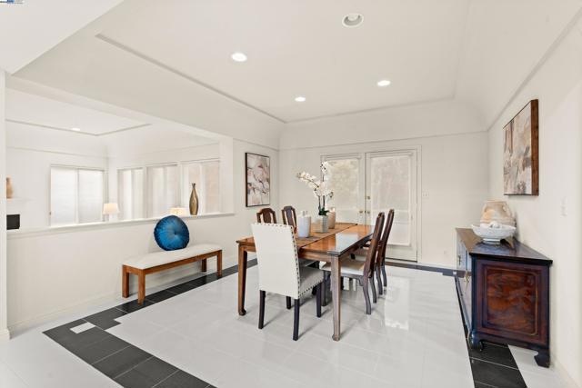 3146 Blackhawk Meadow Dr, Danville CA: https://media.crmls.org/mediaz/7a1aac42-f3bb-4b01-ae99-b45ba33b4600.jpg