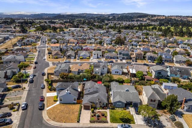 141 Knoll Circle, South San Francisco CA: https://media.crmls.org/mediaz/7a1b1fc4-a1c8-4f14-a76b-9d4dd40ec9f6.jpg