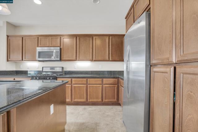 1030 Clear Lake Dr, Oakley CA: https://media.crmls.org/mediaz/7a1c0fdc-622e-486f-915e-c8e8ceb5e303.jpg